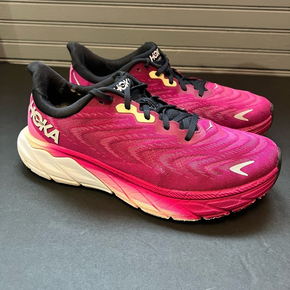 Hoka One One Arahi 6 Fushia Pink Women’s Size 9.5